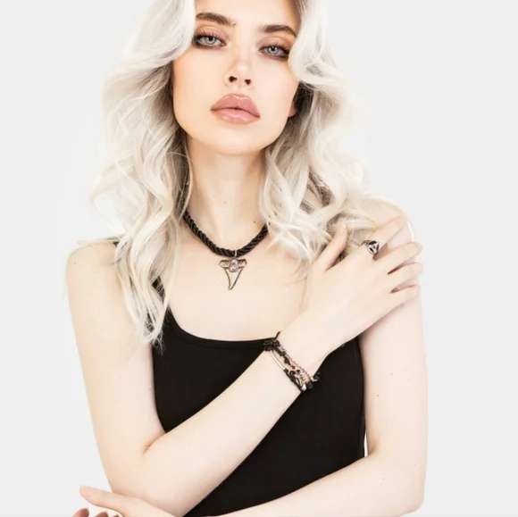 DISTURBIA "Shark Tooth" Rope Necklace - Picture 5 of 9